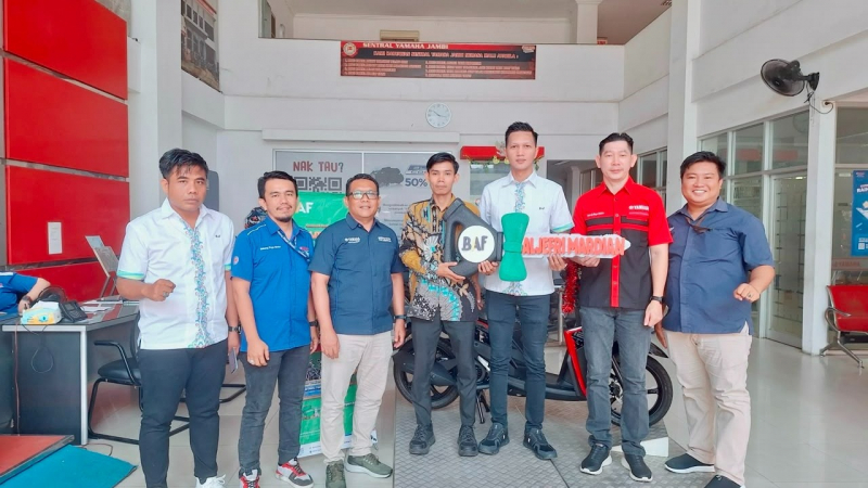 Foto bersama usai penyerahan hadiah kepada pemenang Program Semarak Berkah BAF 2026 