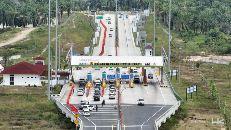 Salah satu pintu tol yang sedangn dibangun Hutama Karya
