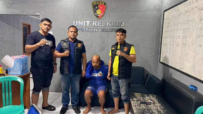 DS (36) ditangkap oleh aparat Polsek Jambi Luar Kota setelah diduga menganiaya ayah kandungnya sendiri