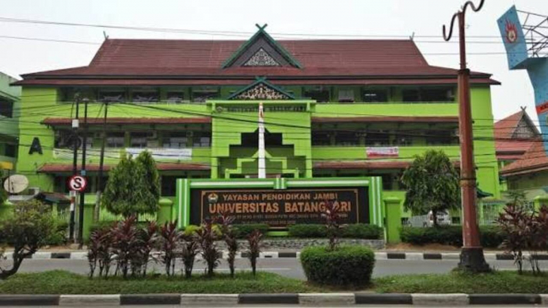 Kampus Universitas Batanghari yang berada di Jalan Slamet Riyadi, Broni