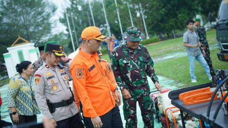 Bupati Sarolangun Hurmin bersama Forkompinda saat mengecek kesiap siagaan penanganan Karhutla 