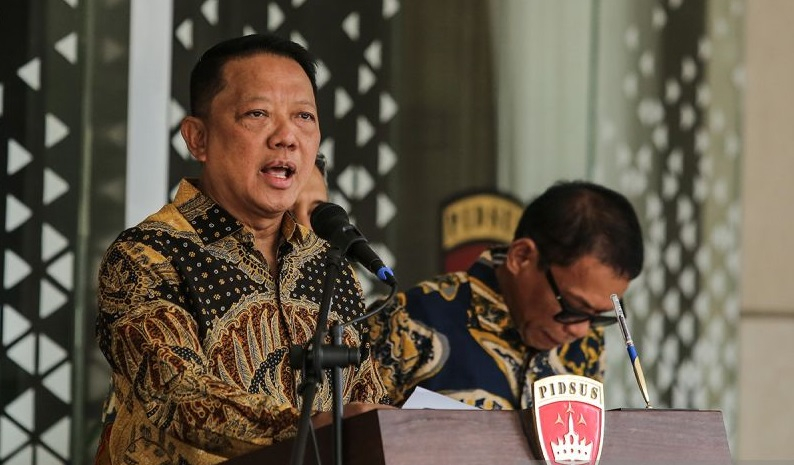 aksa Agung Muda Tindak Pidana Khusus (Jampidsus) Kejaksaan Agung Febrie Adriansyah (kiri) menyampaikan konferensi pers di Kejaksaan Agung