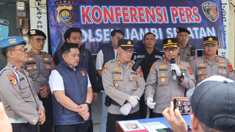 Kapolresta Jambi Kombes Pol Ananto Herlambang saat menggelar Konfrensi Pers.
