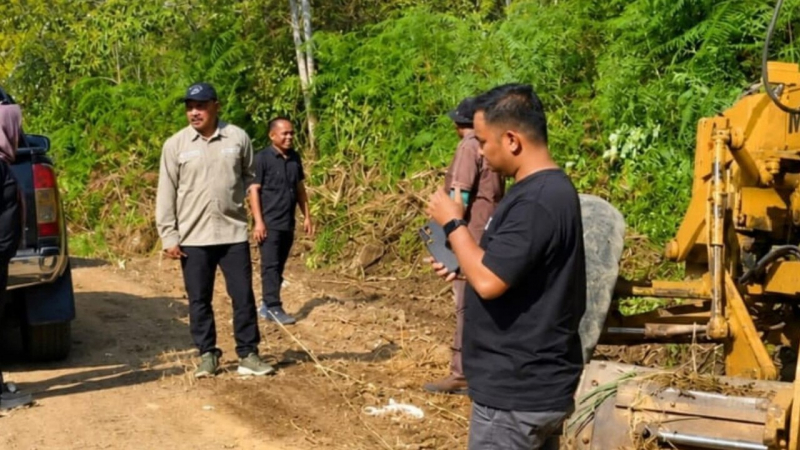 Perbaikan Jalan Masgo di Kecamatan Gunung Raya, ruas yang selama ini menjadi keluhan masyarakat akibat kondisinya yang rusak dan menghambat aktivitas ekonomi segera diperbaiki