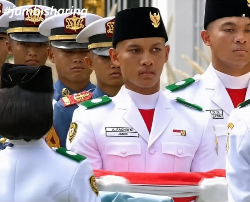 Achmad Fachri Mubarok, pelajar SMKN 1 Kota Jambi yang mendapat kepercayaan mengemban tugas sebagai Komandan Kelompok 8 Paskibraka Nasional dalam rangkaian upacara kenegaraan di Istana Negara.