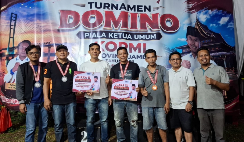 Tim Domino RT 32 Grand Kenali yang berhasil meraih Juara 2 dalam Kejuaraan Domino untuk memperebutkan Piala Bergilir Ketua KORMI Provinsi Jambi