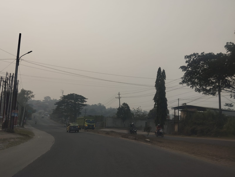 Kondisi kabut asap di Kota Jambi makin tidak sehat, warga diminta menggunakan masker saat berada di luar ruangan
