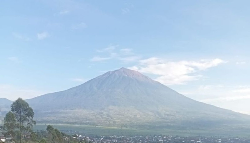 Gunung Kerinci terlihat dari Desa Kersik Tuo Kabupaten Kerinci.