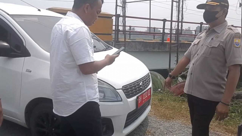 Foto kendaraan dinas kesehatan Kerinci saat terjaring razia tak bayar pajak.