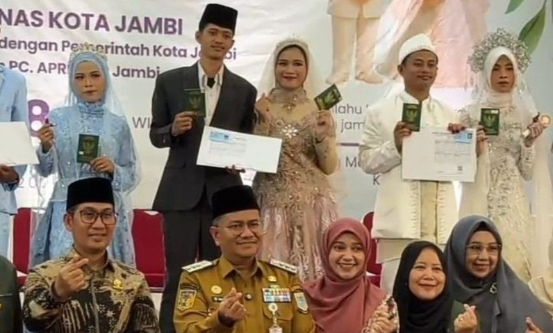 Wali Kota Jambi Maulana menghadiri nikah massal di Jambi