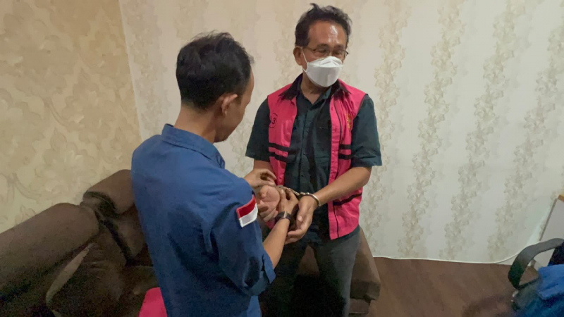 Kejati Jambi melakukan penahanan tersangka keempat dalam kasus korupsi pengadaan tanah Ujung Jabung