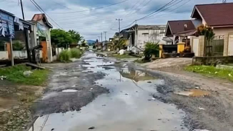 Kondisi  ruas Jalan Belui–Koto Lanang, Kecamatan Depati Tujuh rusak parah dan butuh segera perbaikan.
