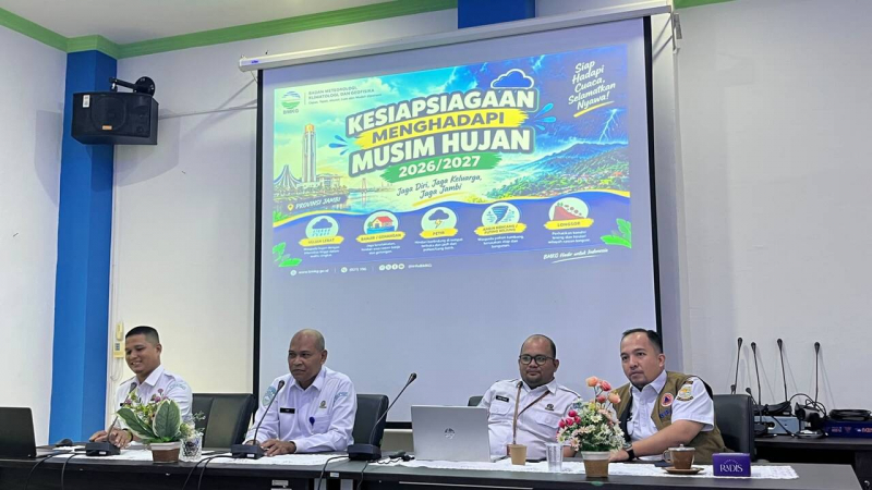 Konfreensi pers terkait dengan cuaca di Jambi
